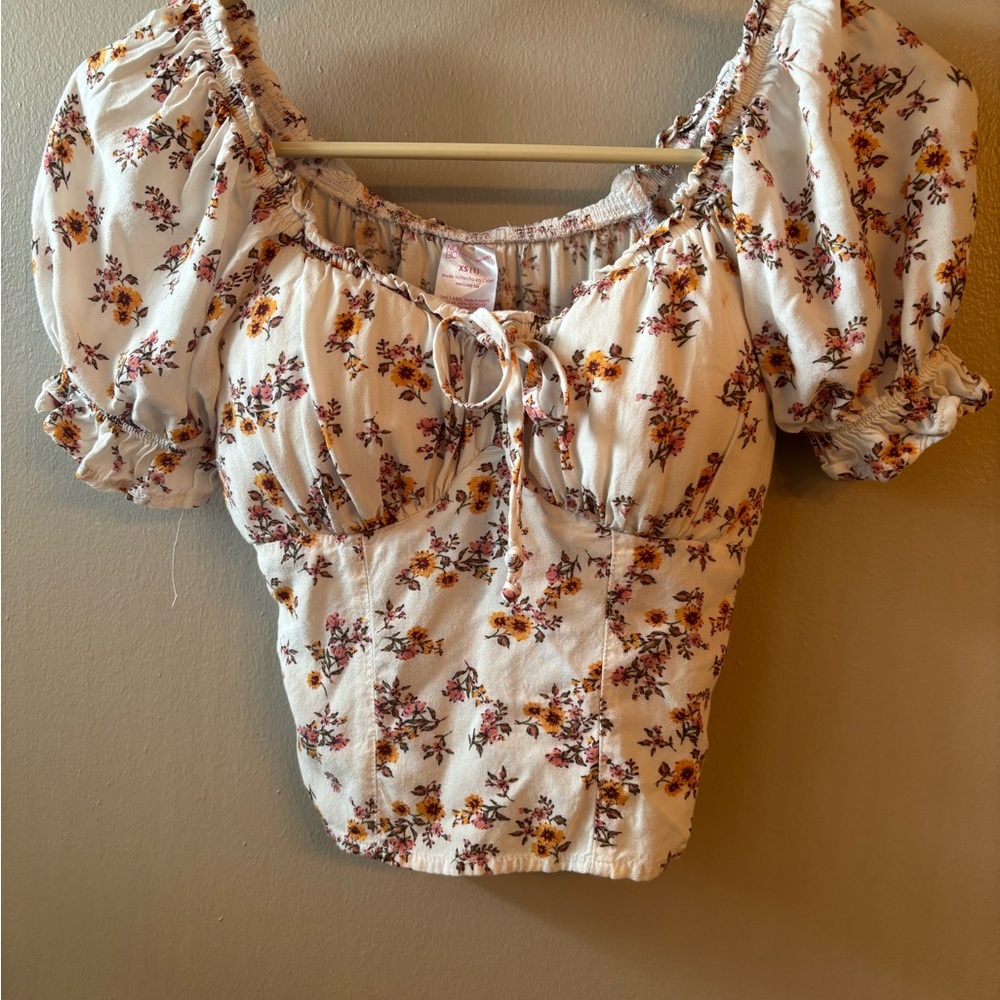 No Boundaries White Floral Puff Sleeve Blouse